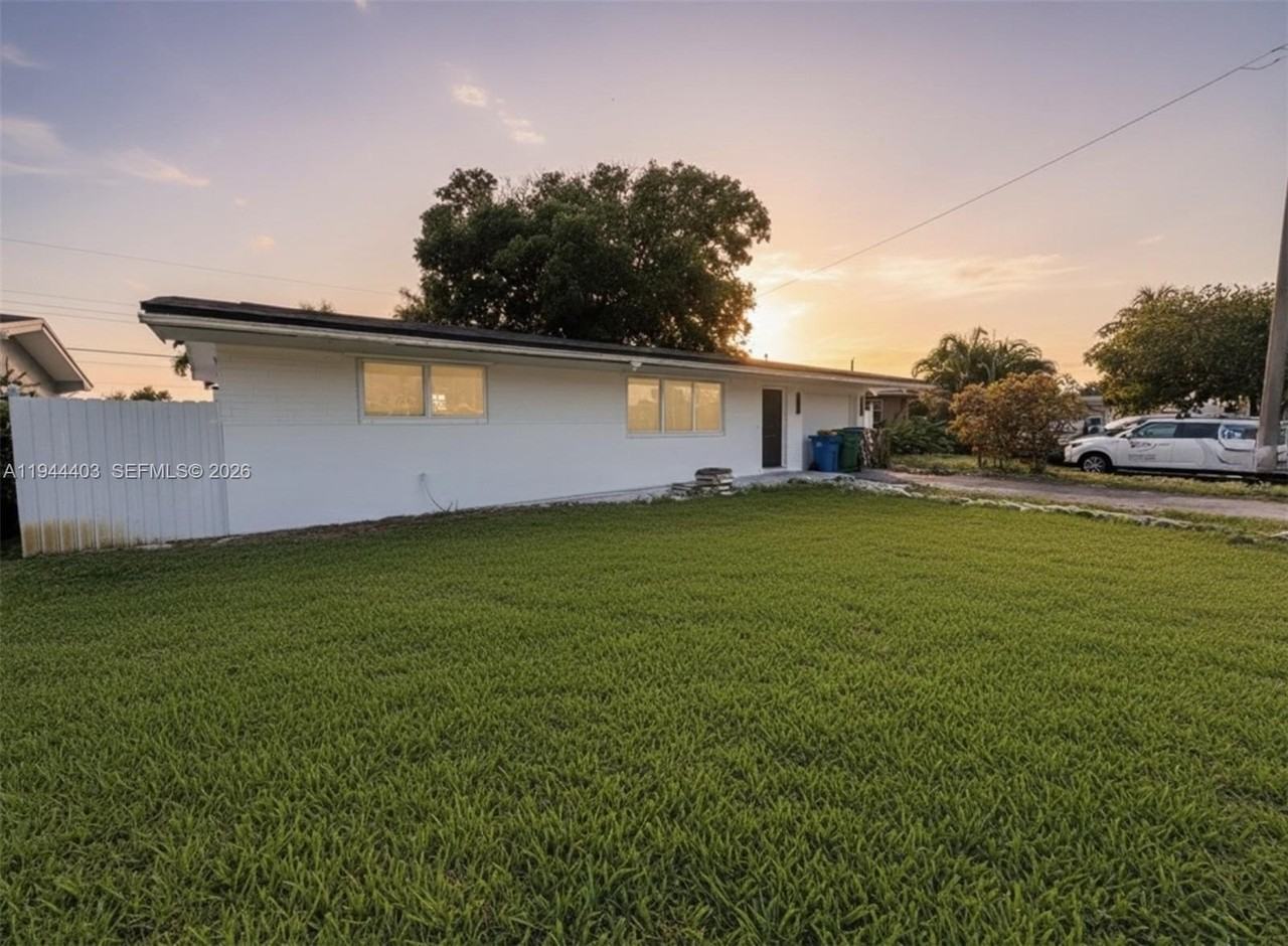 8600 Taft St #8600 - Photo 2 of 31