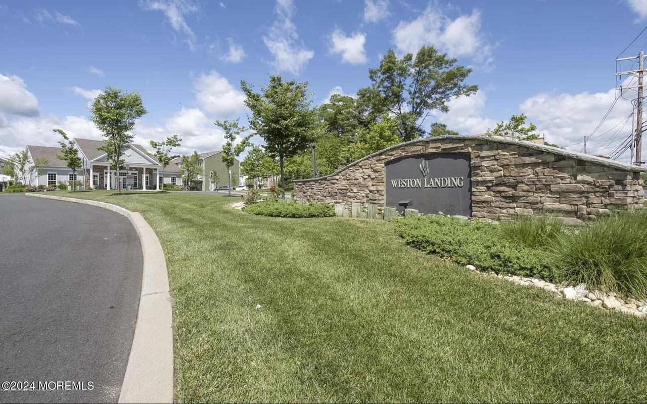 115 Beacon Ln Unit 402 #402 - Photo 3 of 27