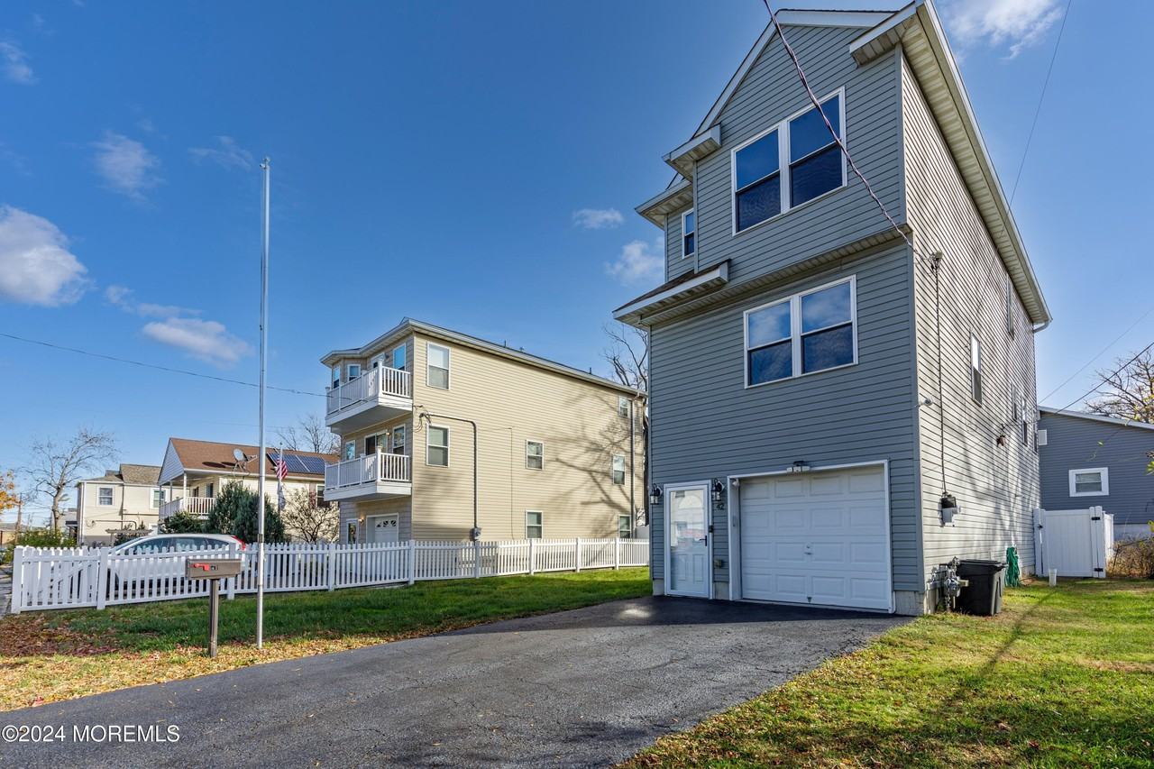 42 Jahn St - Photo 3 of 27