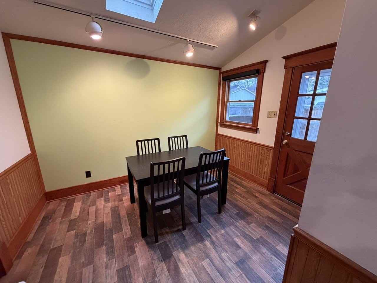 410 W Illinois St - Photo 6 of 15