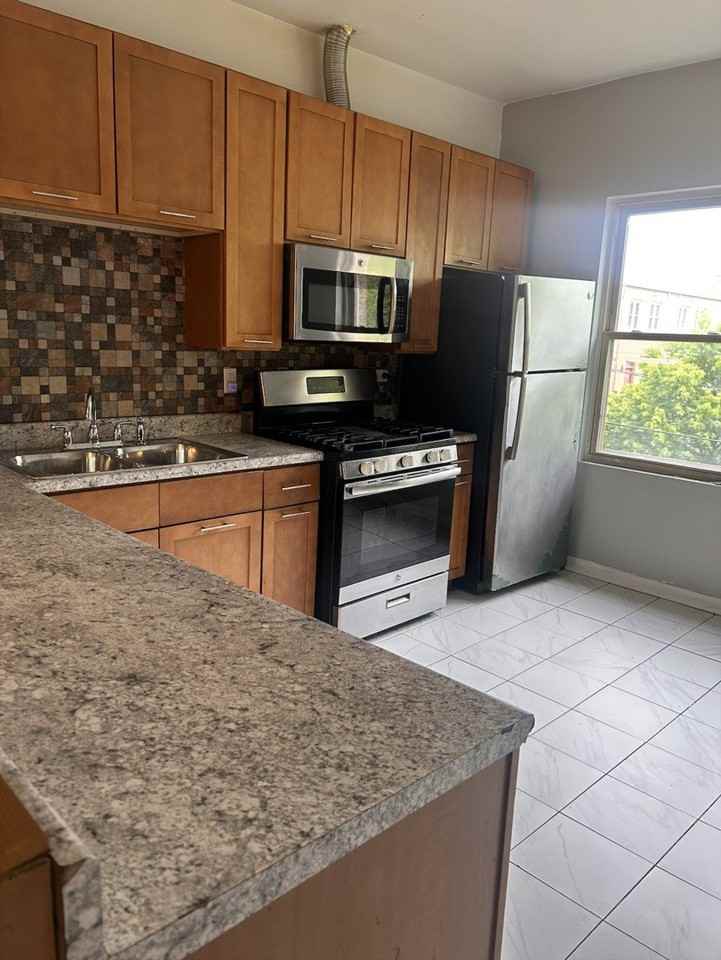 5938 S Indiana Ave Apt 2 #2 - Photo 2 of 8