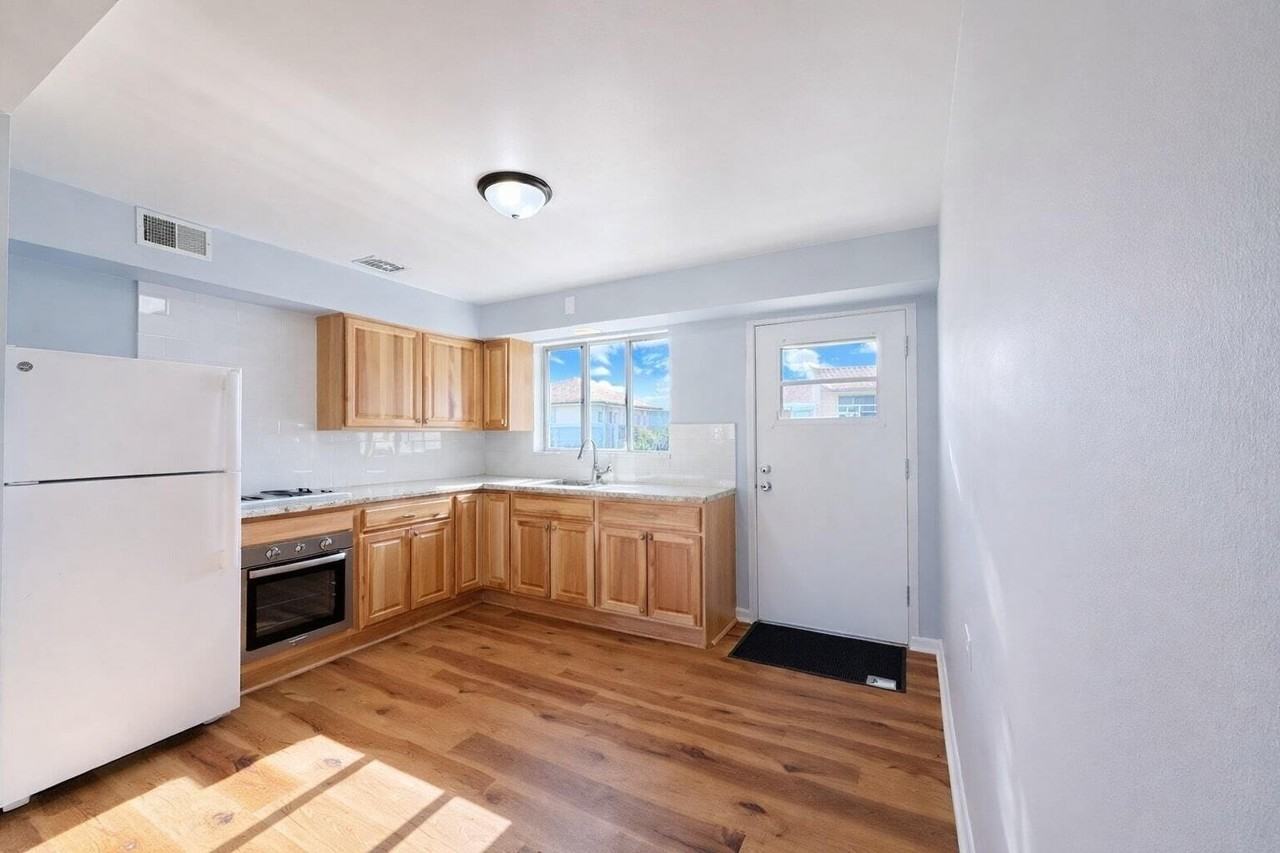 10 Garden Dr Unit 8 #8 - Photo 2 of 15