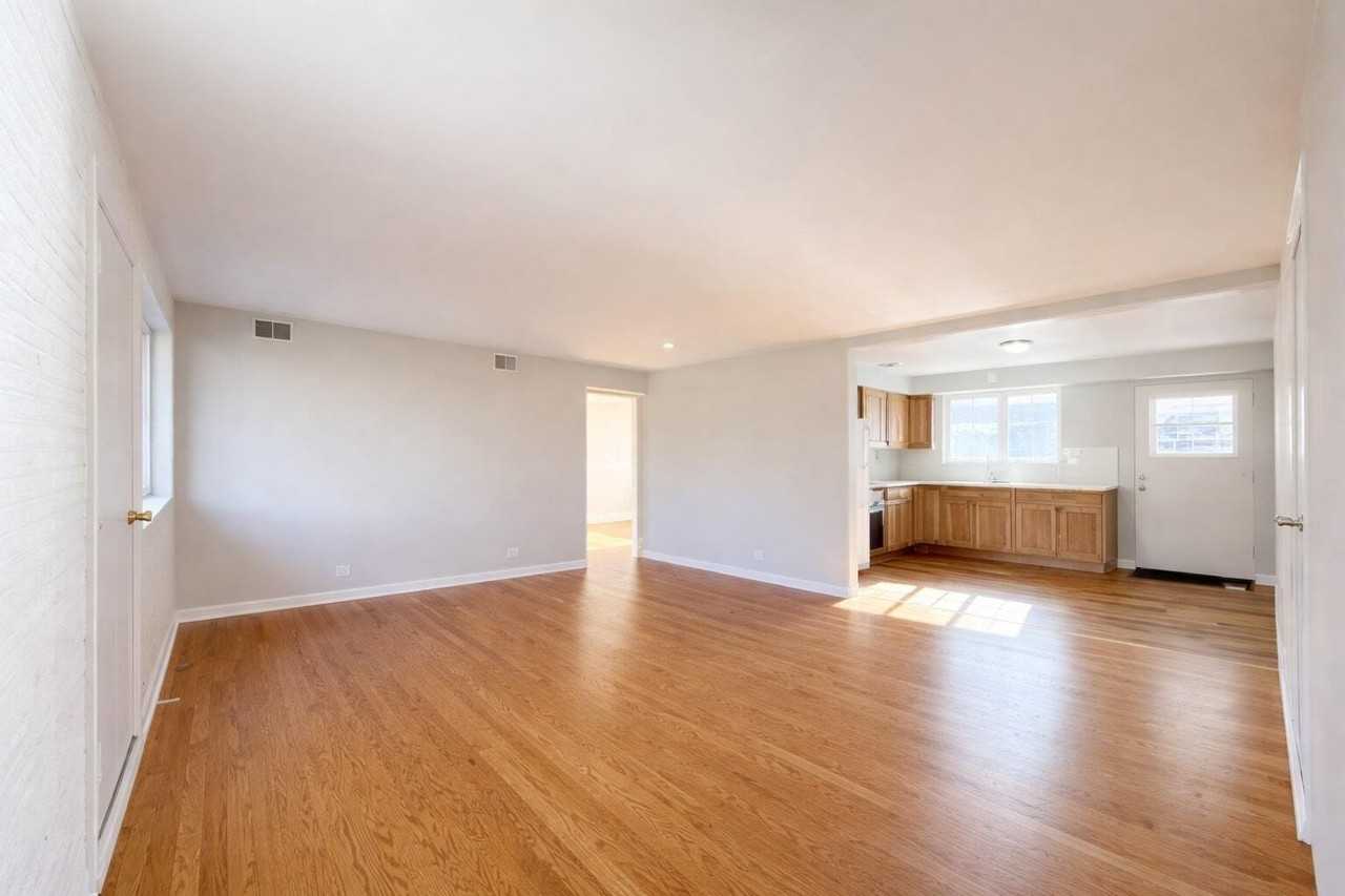 10 Garden Dr Unit 8 #8 - Photo 3 of 15