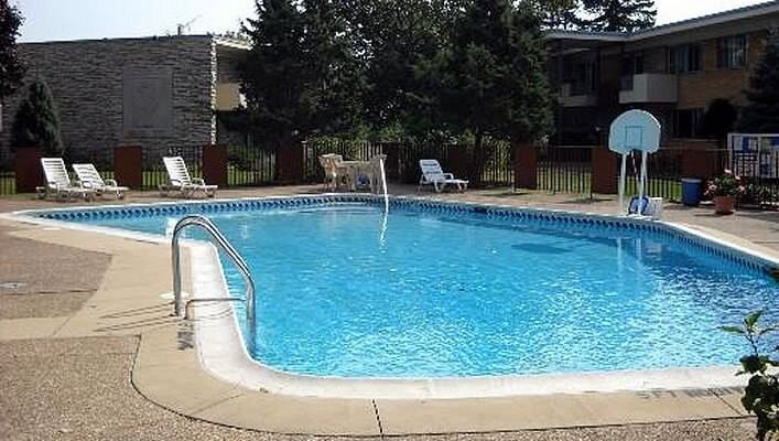 10 Garden Dr Unit 8 #8 - Photo 5 of 15