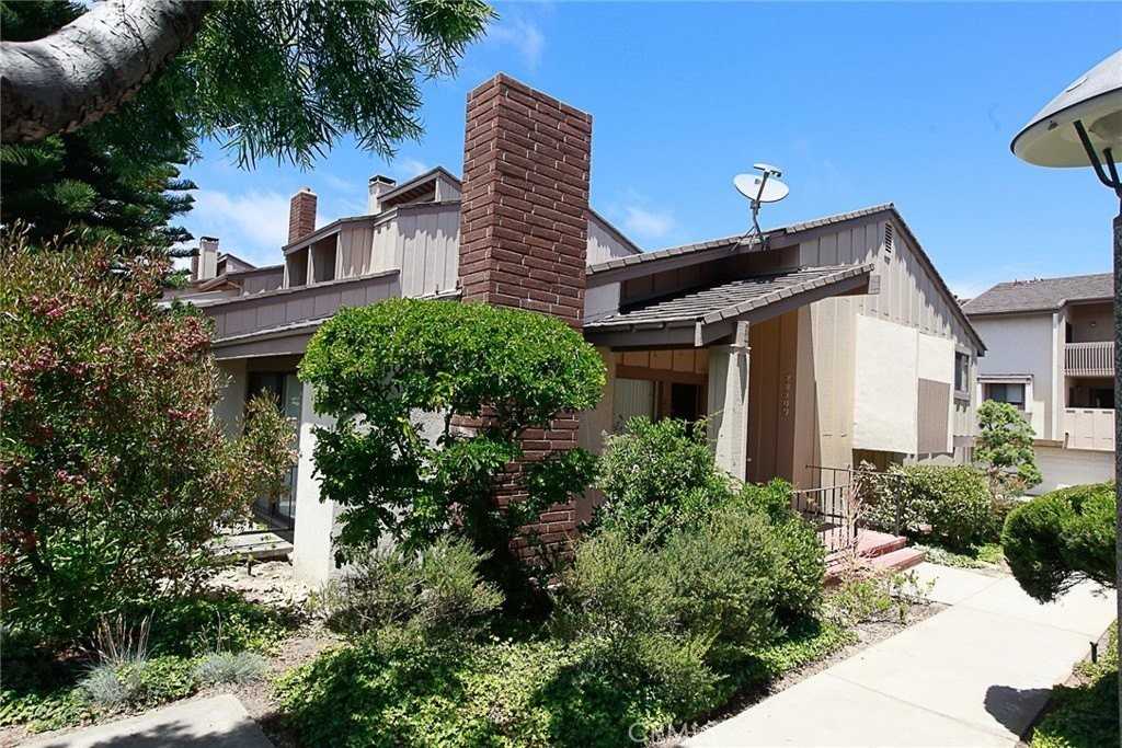 28209 Ridgepoint Ct - Photo 2 of 21