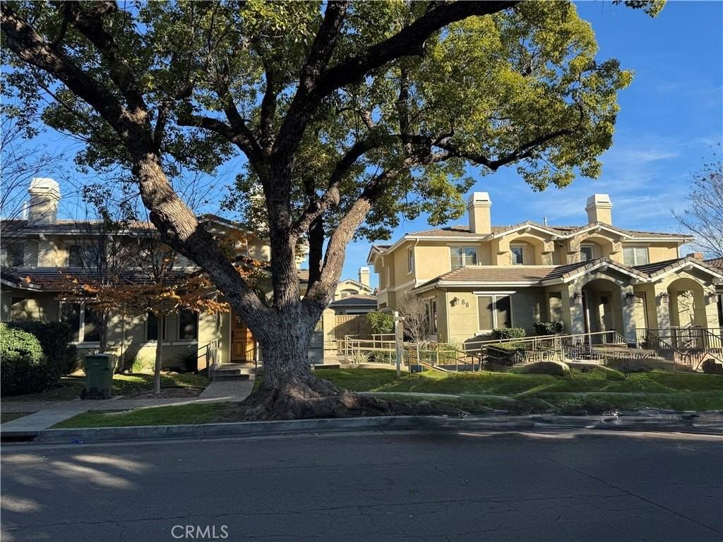 88 N Roosevelt Ave #19