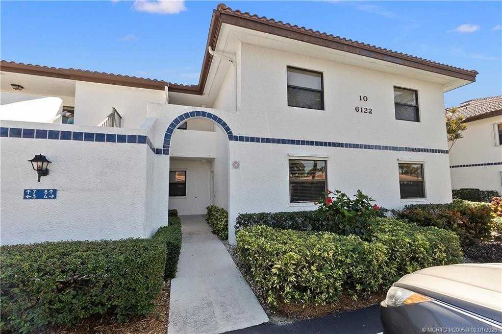 6122 Se Landing Way Apt 4 #4 - Photo 2 of 23