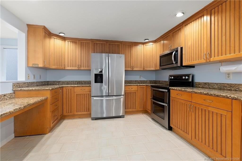 6122 Se Landing Way Apt 4 #4 - Photo 3 of 23