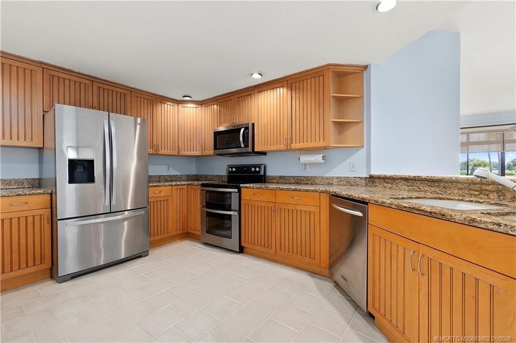 6122 Se Landing Way Apt 4 #4 - Photo 4 of 23