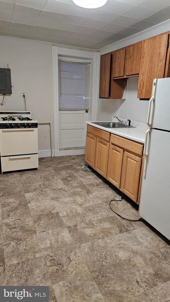 6330 Windsor Mill Rd - Photo 3 of 20