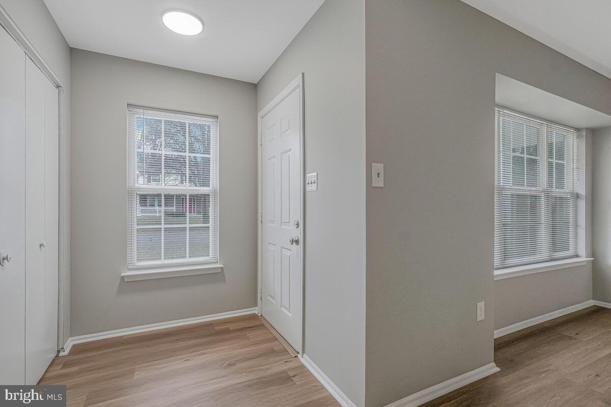 5204 Flounder Ct W - Photo 3 of 37