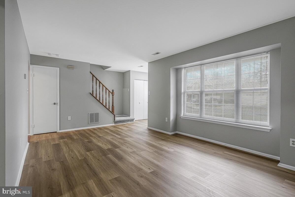 5204 Flounder Ct W - Photo 4 of 37