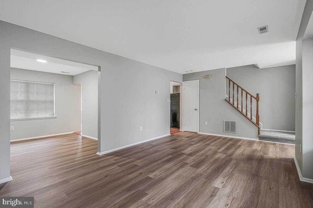 5204 Flounder Ct W - Photo 6 of 37