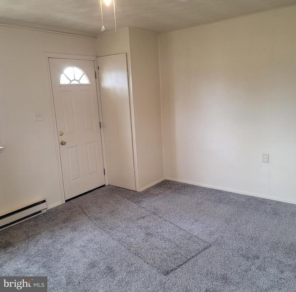 302 N Western Ave Apt 2 #2 - Photo 2 of 13