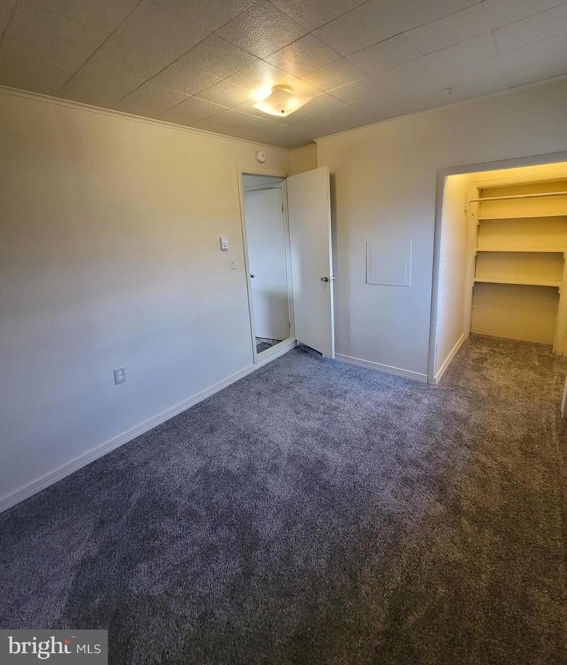 302 N Western Ave Apt 2 #2 - Photo 6 of 13