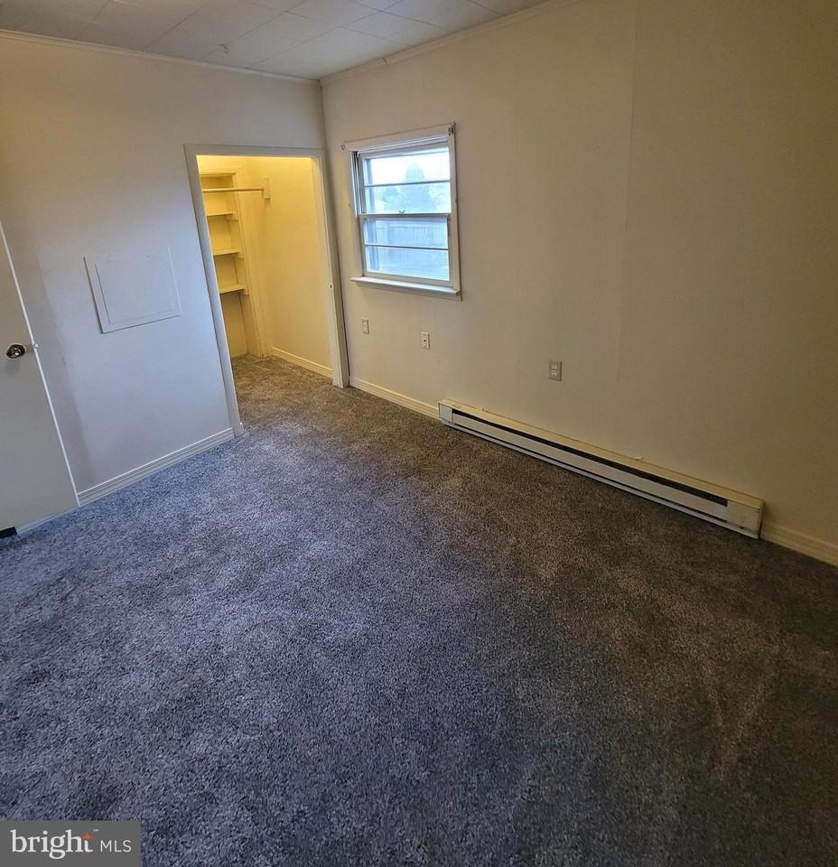 302 N Western Ave Apt 2 #2 - Photo 7 of 13