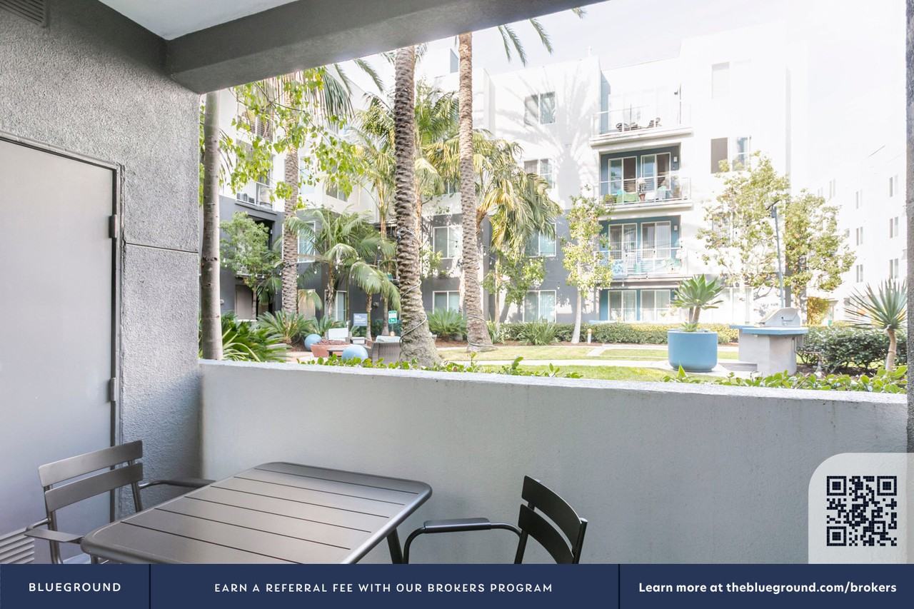 5535 Westlawn Avenue - Photo 5 of 41