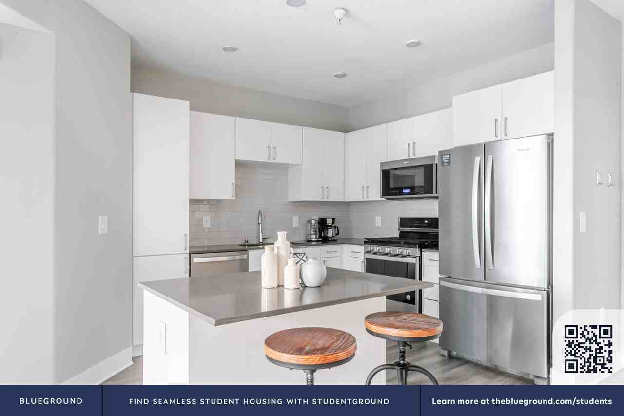 5535 Westlawn Avenue - Photo 7 of 41