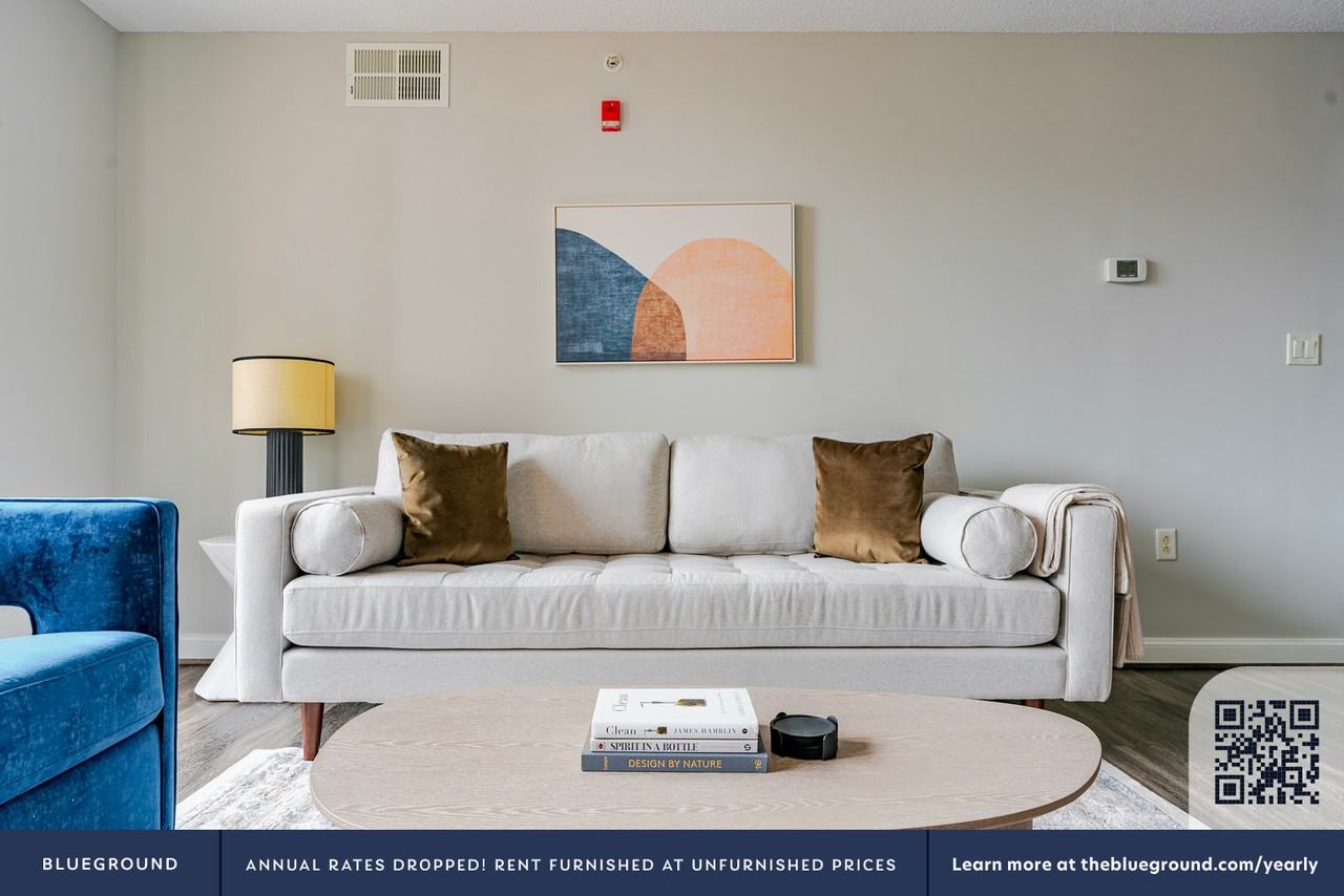 4835 Cordell Avenue - Photo 4 of 50