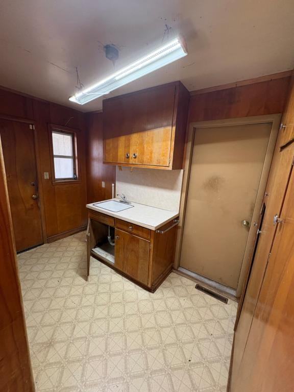 603 E Maple St - Photo 7 of 14