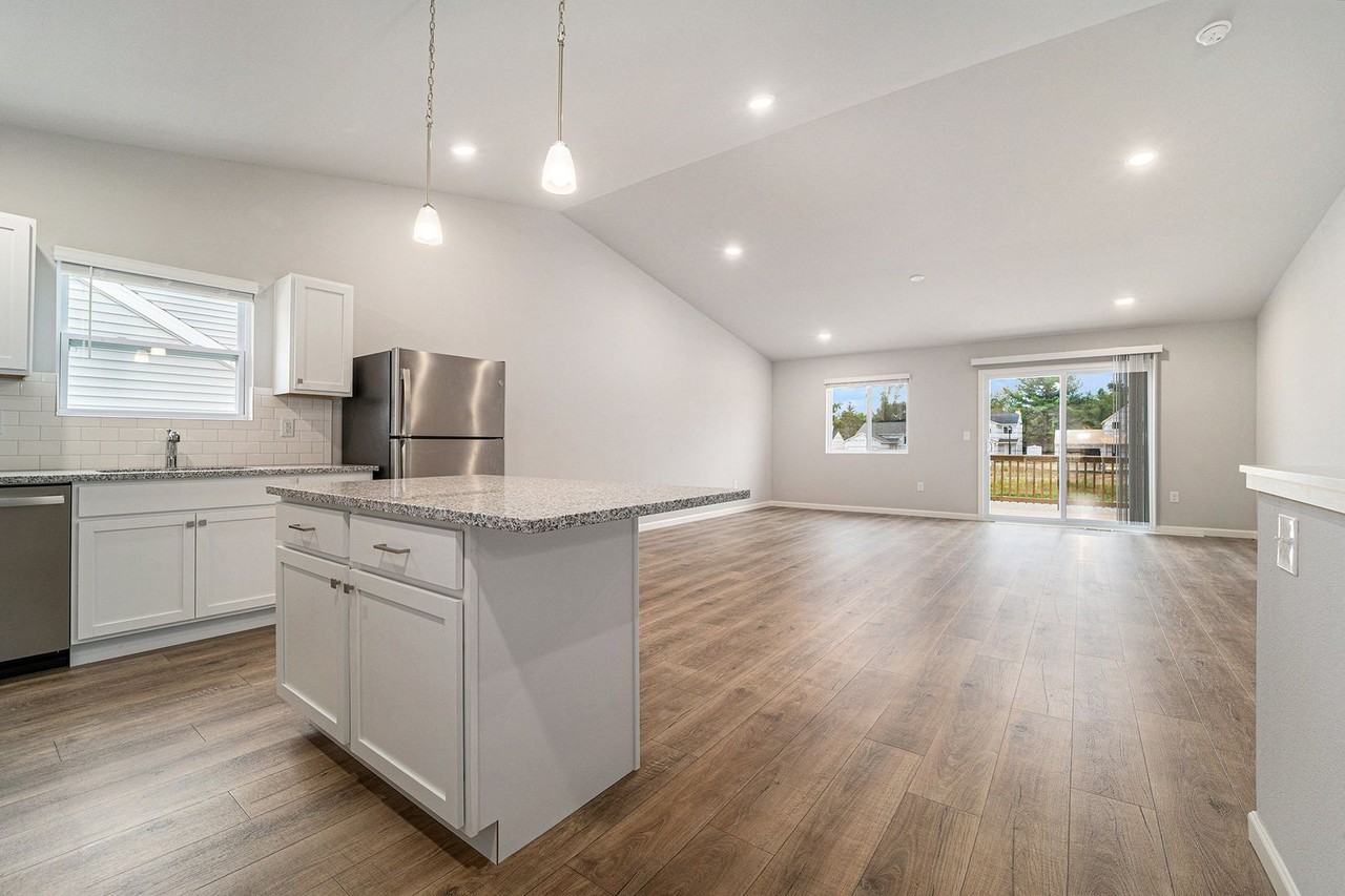 2331 Richardson Ct - Photo 2 of 29