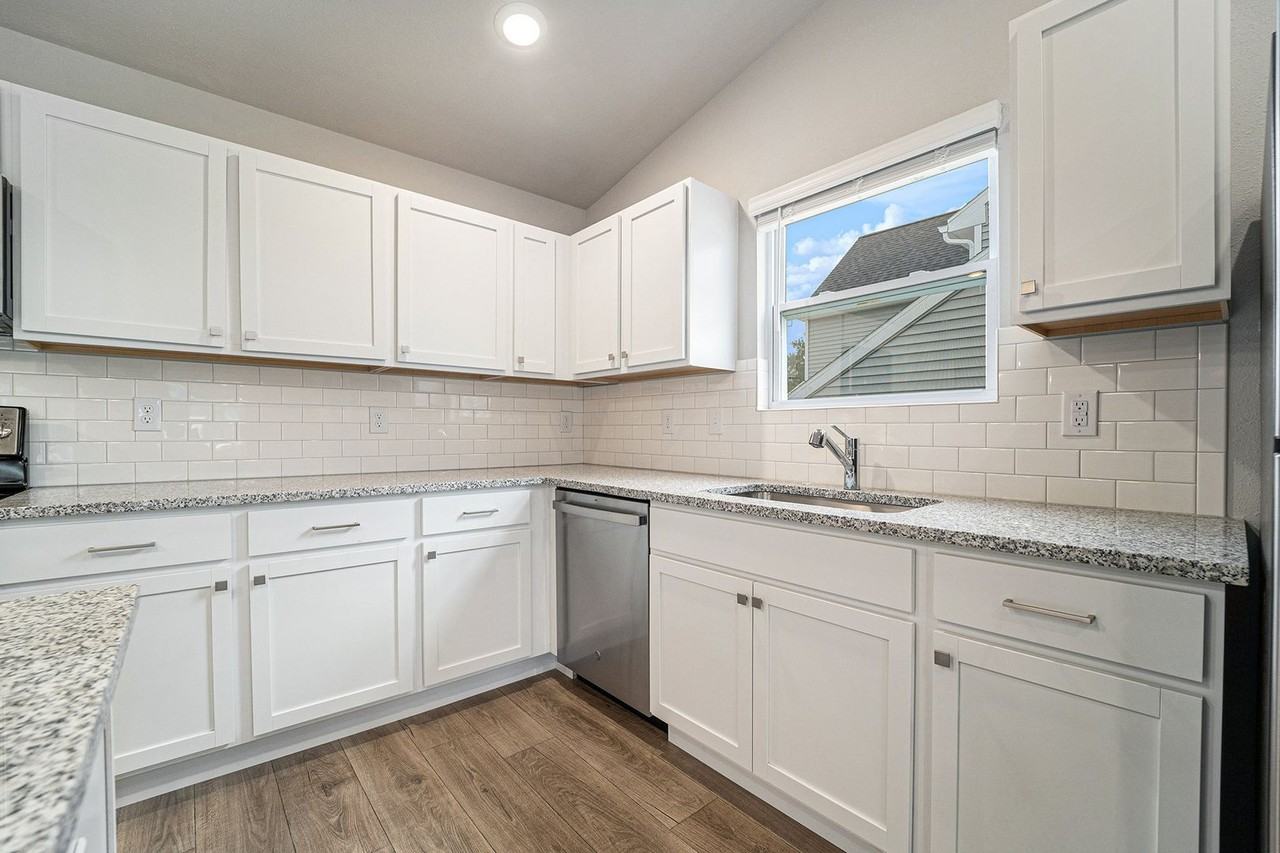 2331 Richardson Ct - Photo 7 of 29