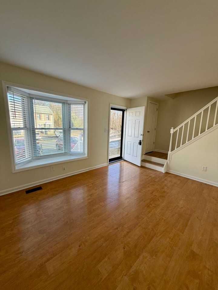 135 Whitburn Pl - Photo 2 of 3