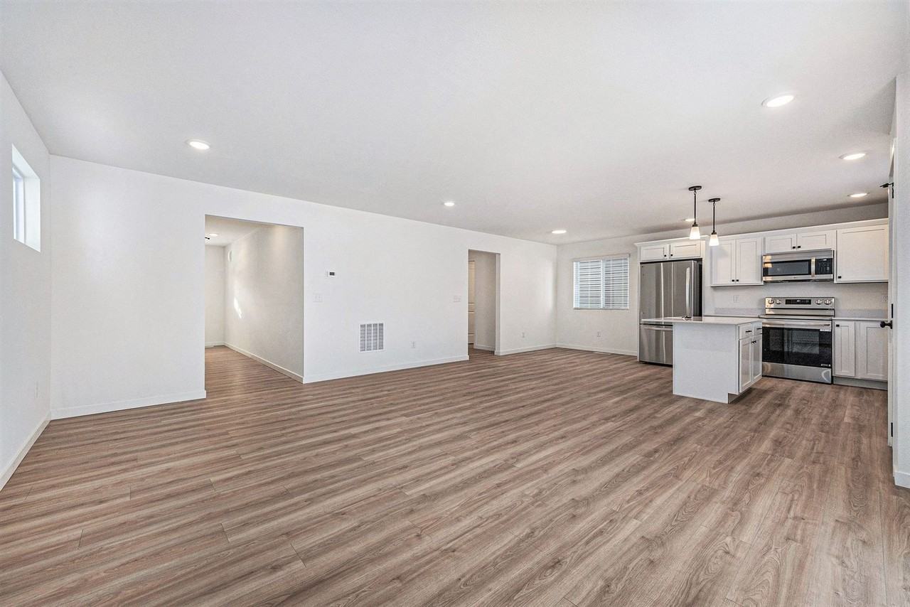 374 Sherman St - Photo 5 of 25