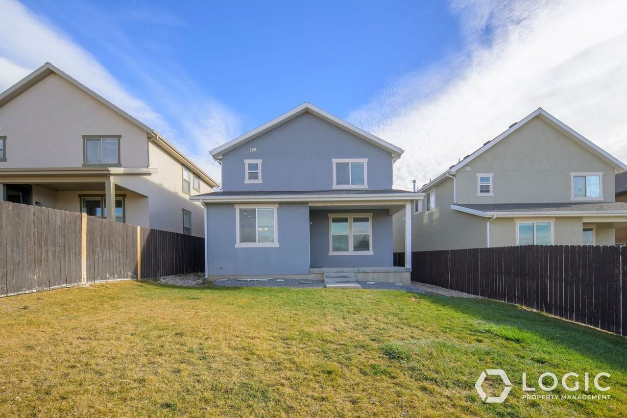 5475 N Chestnut St - Photo 2 of 26