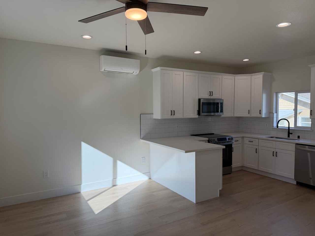 4211 S St - Photo 7 of 22