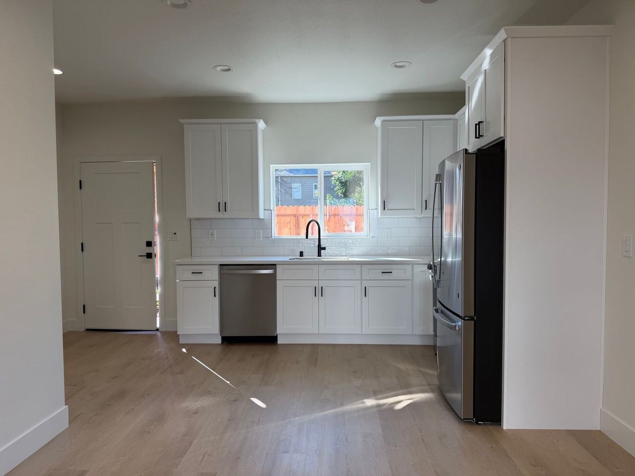 4212 S St - Photo 5 of 25