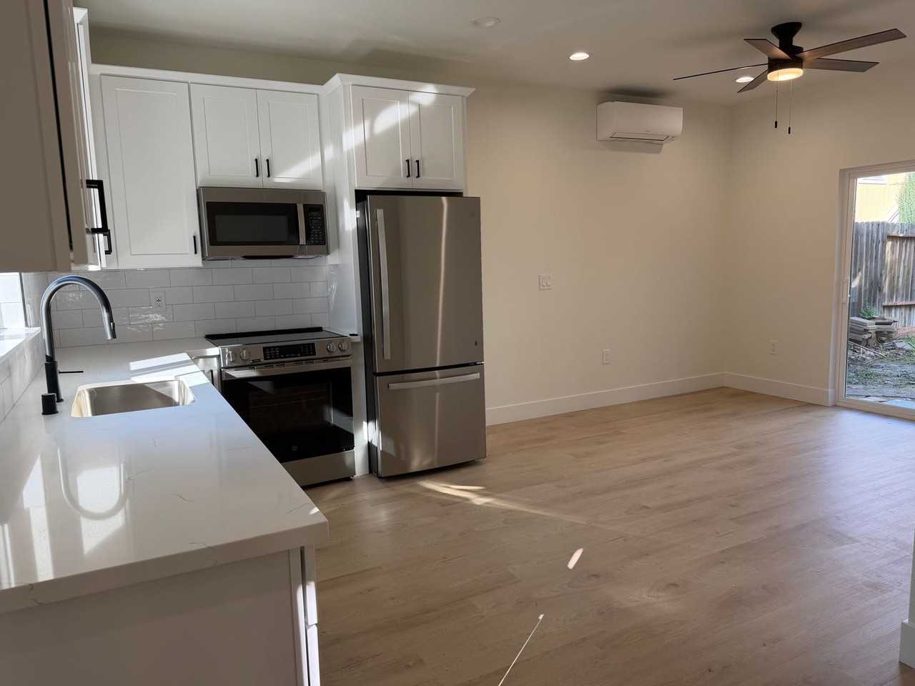 4212 S St - Photo 6 of 25