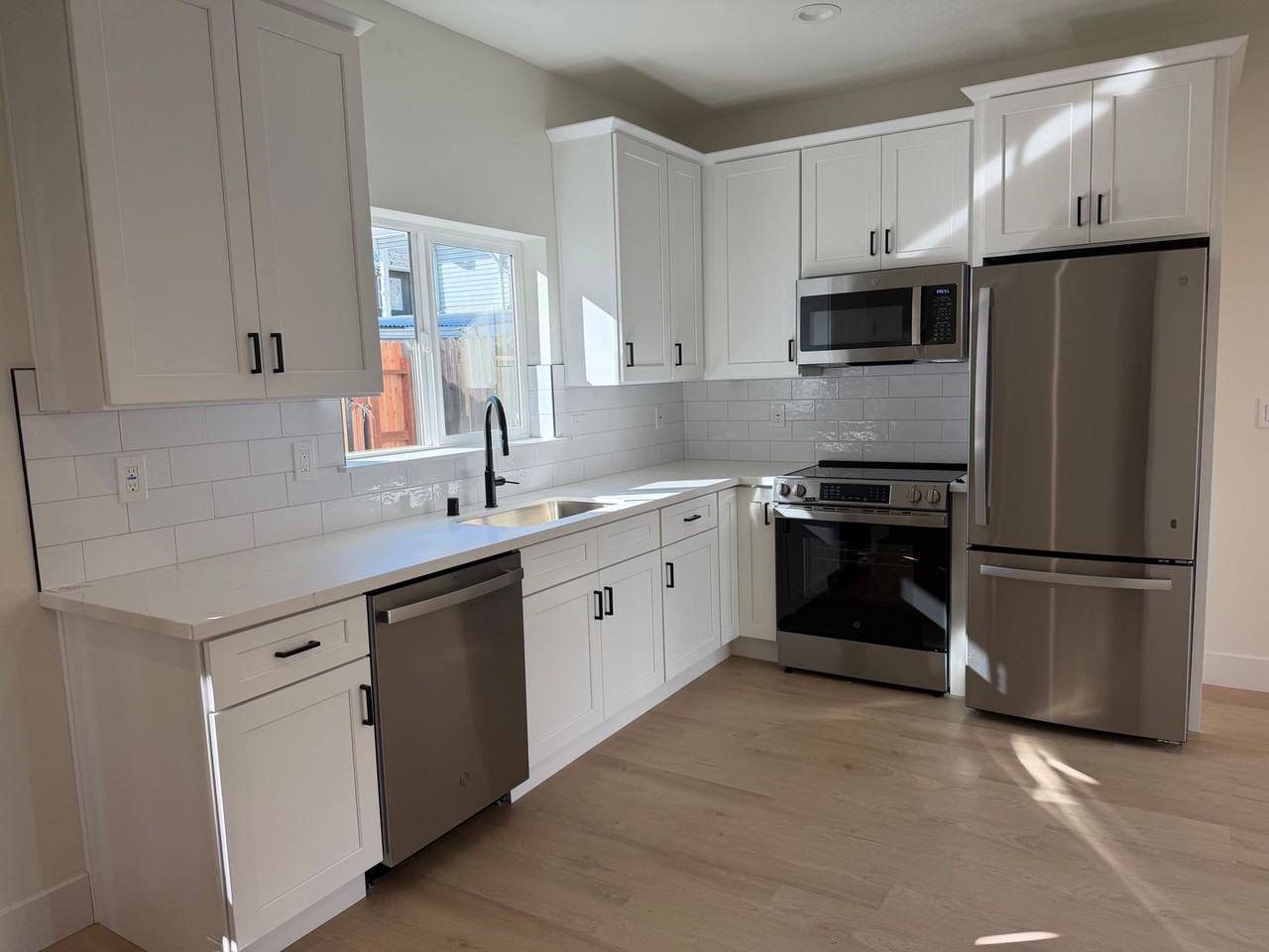 4212 S St - Photo 7 of 25