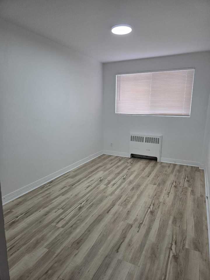 2300 Avenue Madison ##5 - Photo 3 of 11