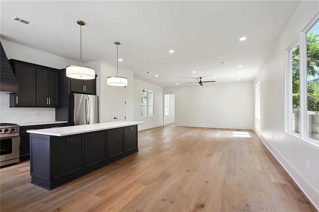 933 Terpsichore Street - Photo 6 of 31