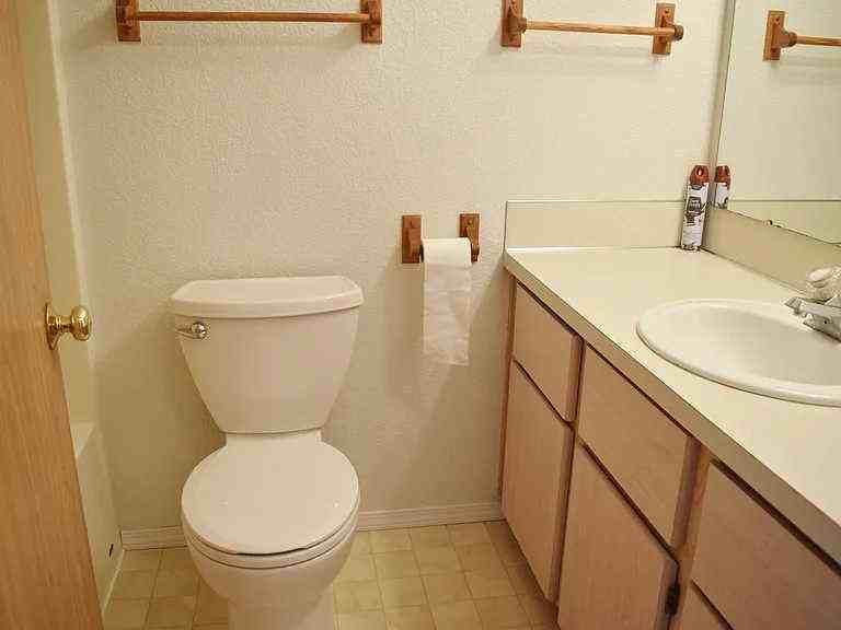 1223 Mary Lou Street Southeast - Photo 4 of 10