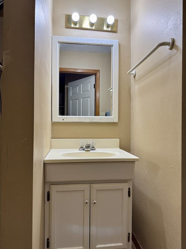 102 Davis Ln #A - Photo 3 of 8