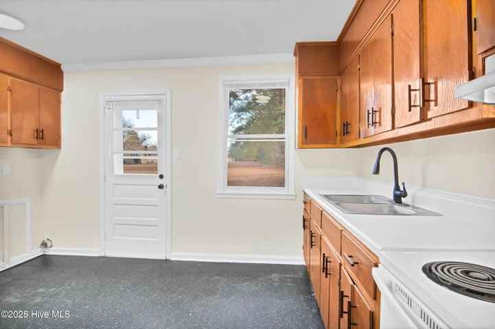 1002 School Street - Photo 7 of 10