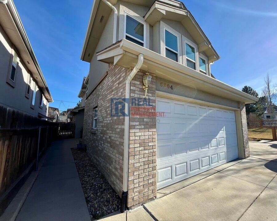 5304 Stuart St - Photo 2 of 17