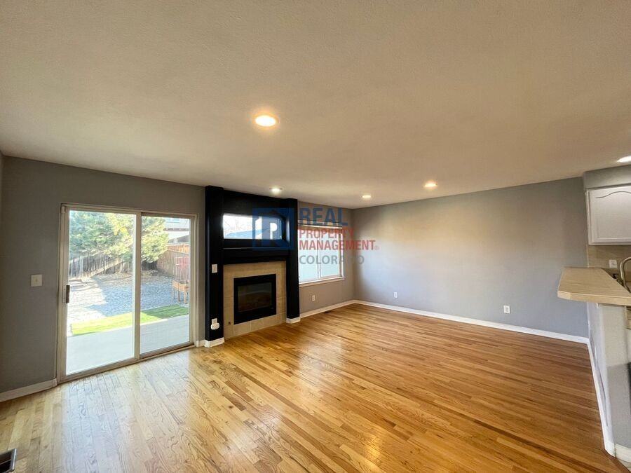 5304 Stuart St - Photo 3 of 17