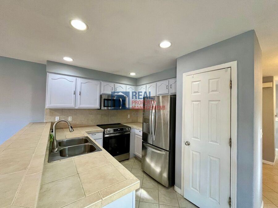 5304 Stuart St - Photo 5 of 17