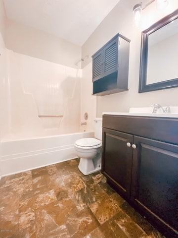 210 Yaupon Drive - Photo 5 of 8