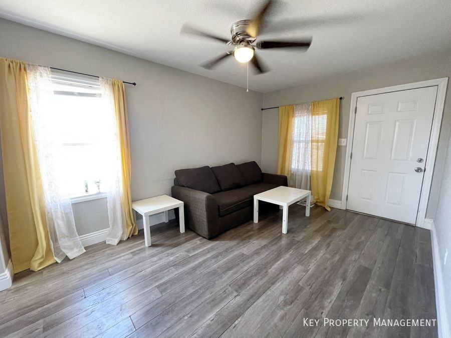 5930 Dodd St #B - Photo 2 of 11