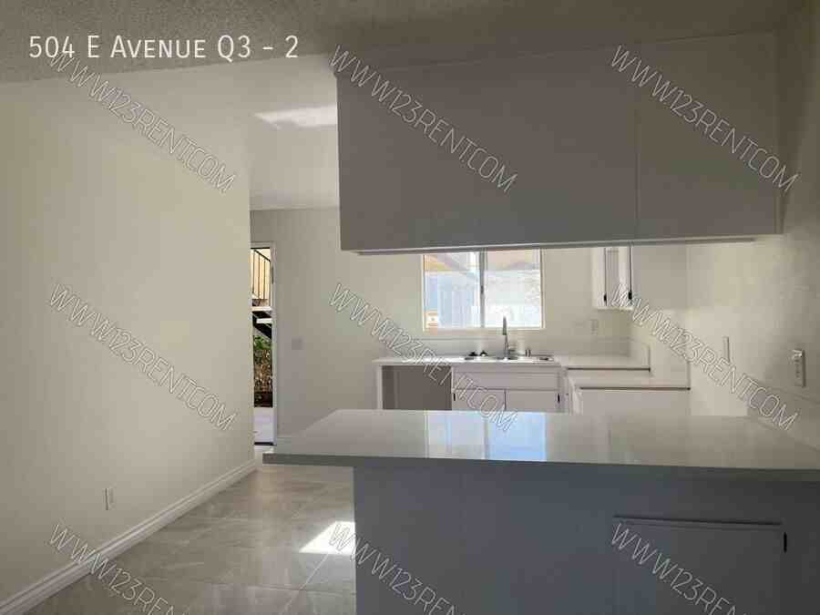 504 E Avenue Q3 #2 - Photo 2 of 10