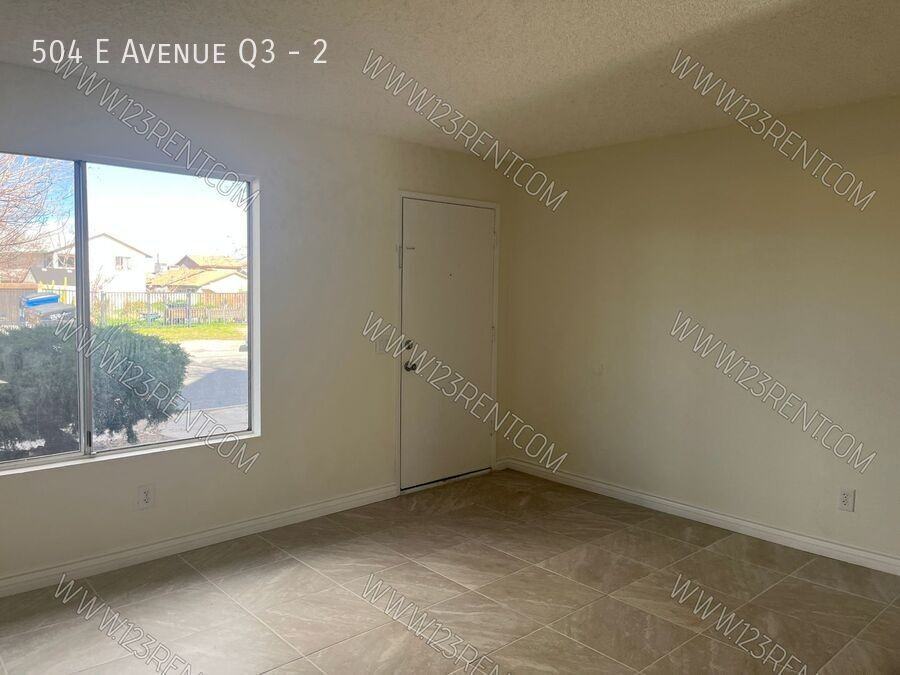 504 E Avenue Q3 #2 - Photo 3 of 10