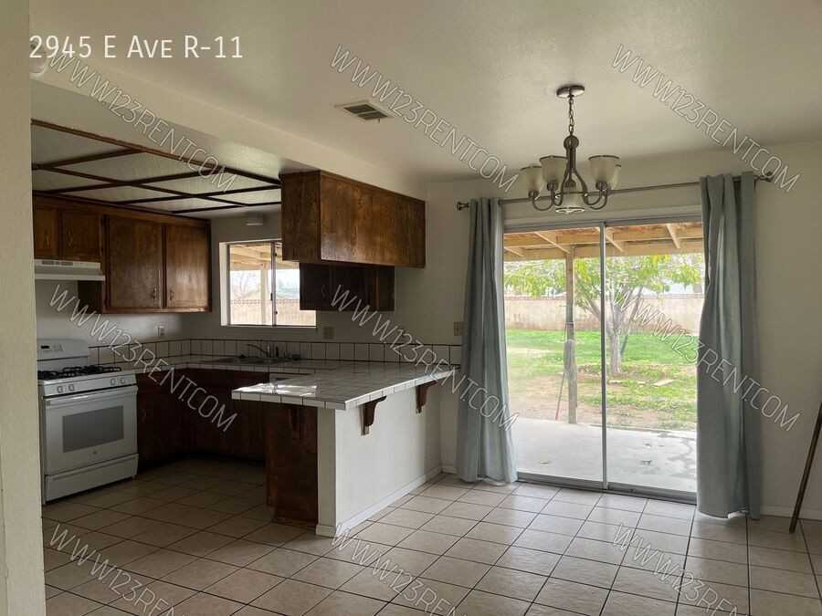 2945 E Avenue R11 - Photo 3 of 14