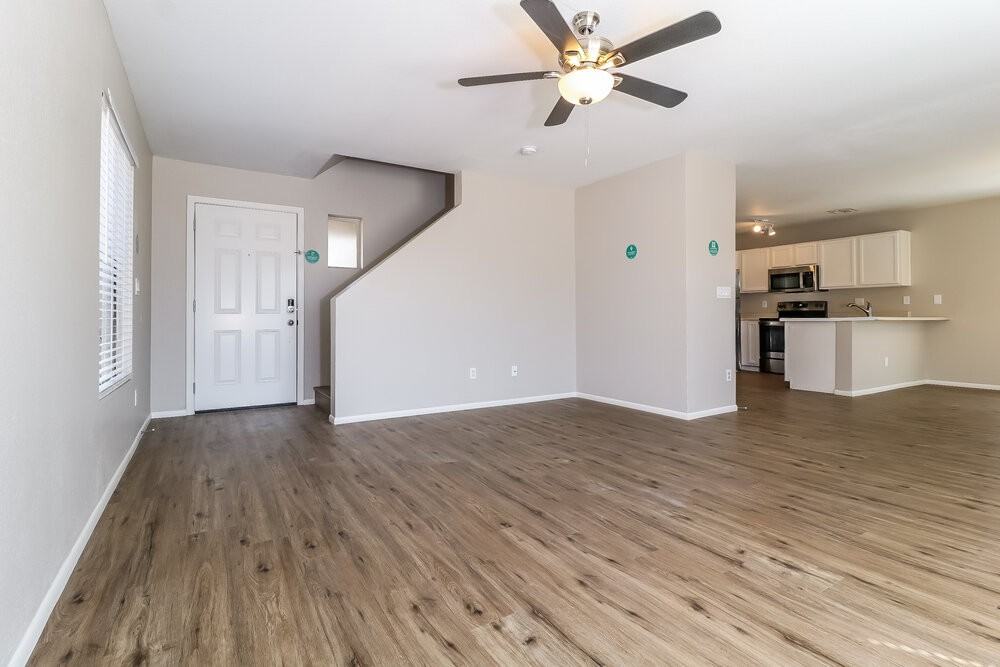 10907 E Arcadia Ave - Photo 5 of 17