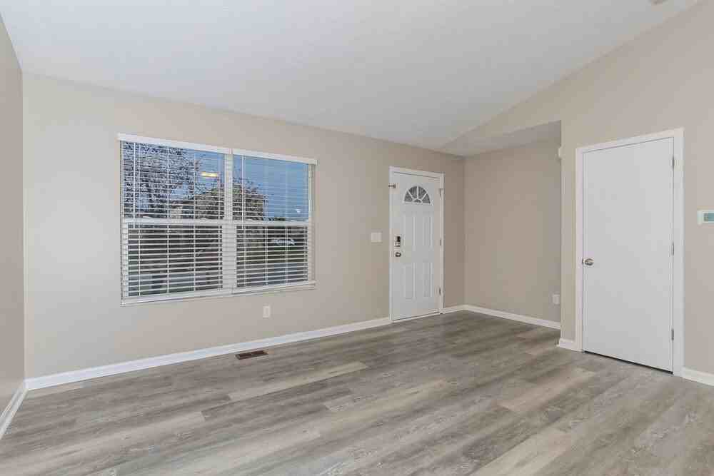 5839 Whitehaven Dr - Photo 5 of 18