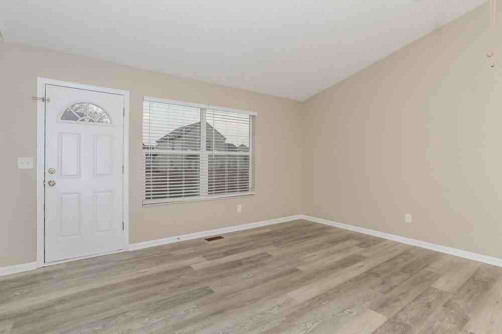 5839 Whitehaven Dr - Photo 6 of 18