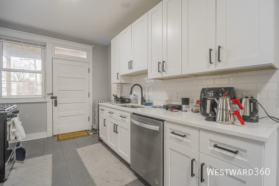 1410 W Farragut Ave #2 - Photo 3 of 20